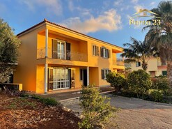 Ver detalhes: Venda: Moradia T4